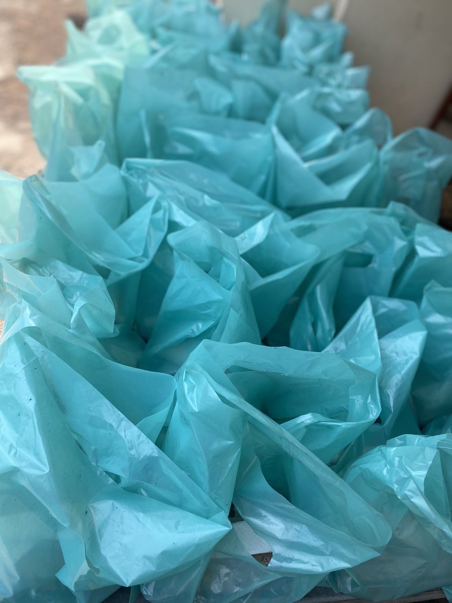Customer: I want 100 plates of Jollof rice and peppered chicken for her mom’s fidau prayer 
Me: Trust us to always deliver

📍Ibadan