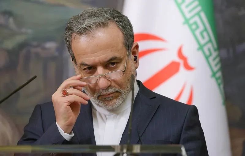 Global crush right now.. 
we used to see politicians who blabber everytime on every issue… 
But, 
This man is so calm, so confident. , intelligent, straight forward and patriotic… 
Who thought world will have crush on Iranian politician…