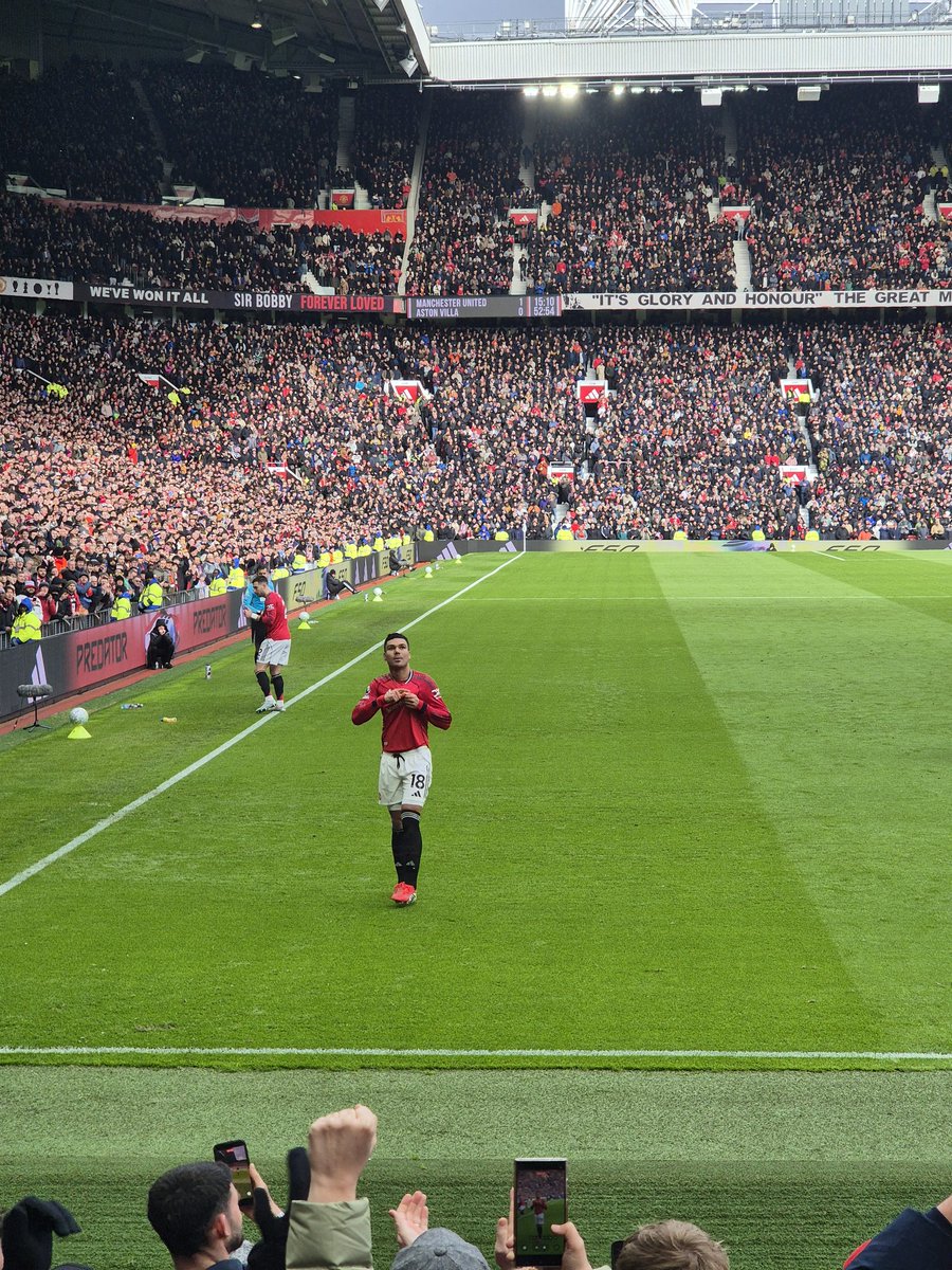 Steamies's tweet photo. @Casemiro @ManUtd Was our last time getting to see you play live. Thanks for giving your all for this badge and keeping your standards sky high. Means the world to us fans. I'm grateful my children got to see you play live and in person. We stayed behind yesterday to show our love and appreciation https://t.co/OYb3xcytyk