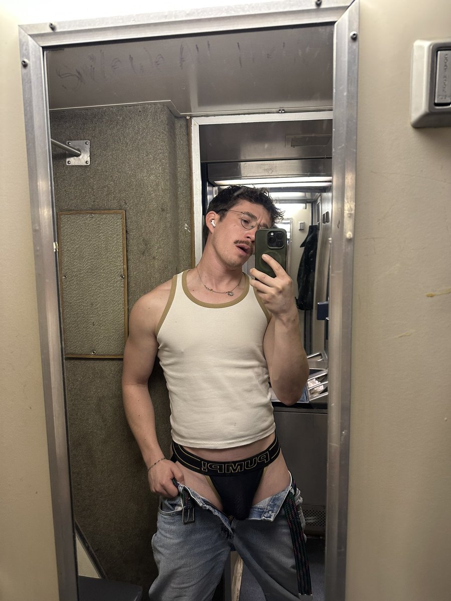 Hungry Howie tweet media