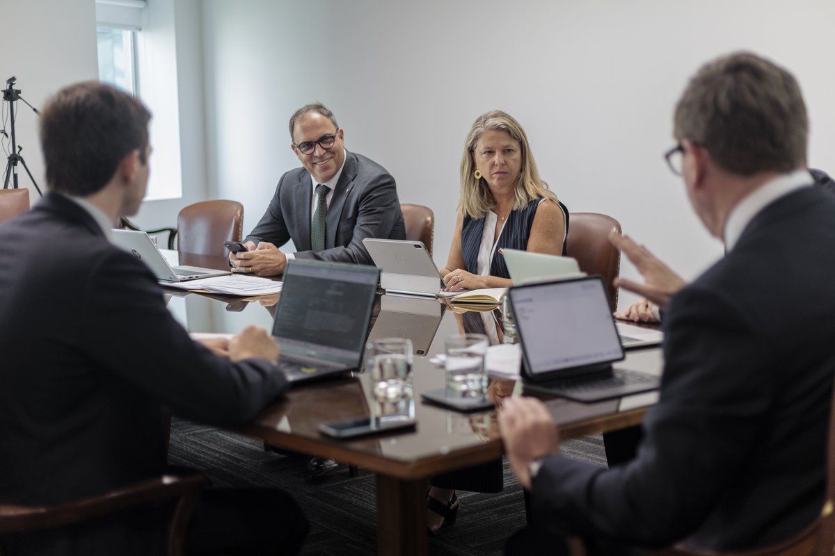 ¡Empezamos una nueva semana de trabajo! 🇨🇱

El biministro de Economía y Minería, Daniel Mas, se reunió esta mañana con el subsecretario de Economía y Empresas de Menor Tamaño, Karlfranz Koehler, y la subsecretaria de Turismo, María Paz Lagos, con el objetivo de continuar la
