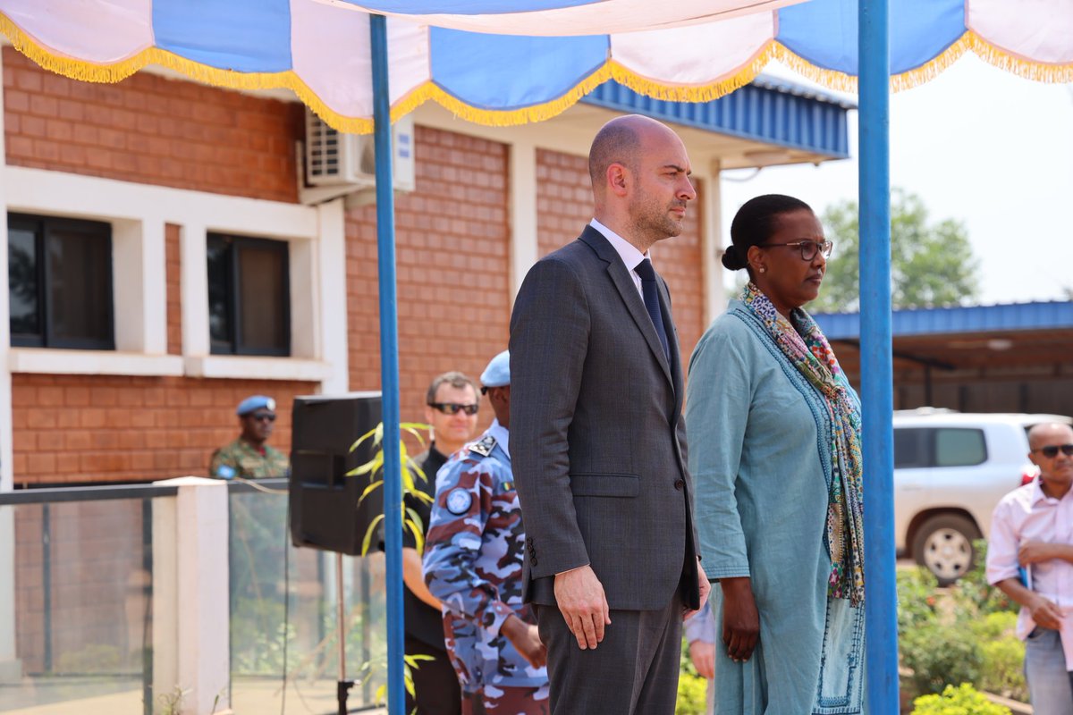 La France à Bangui tweet media