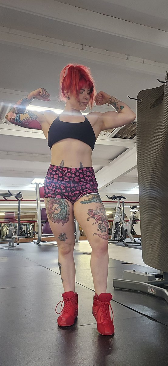 PhoenixStarr tweet media