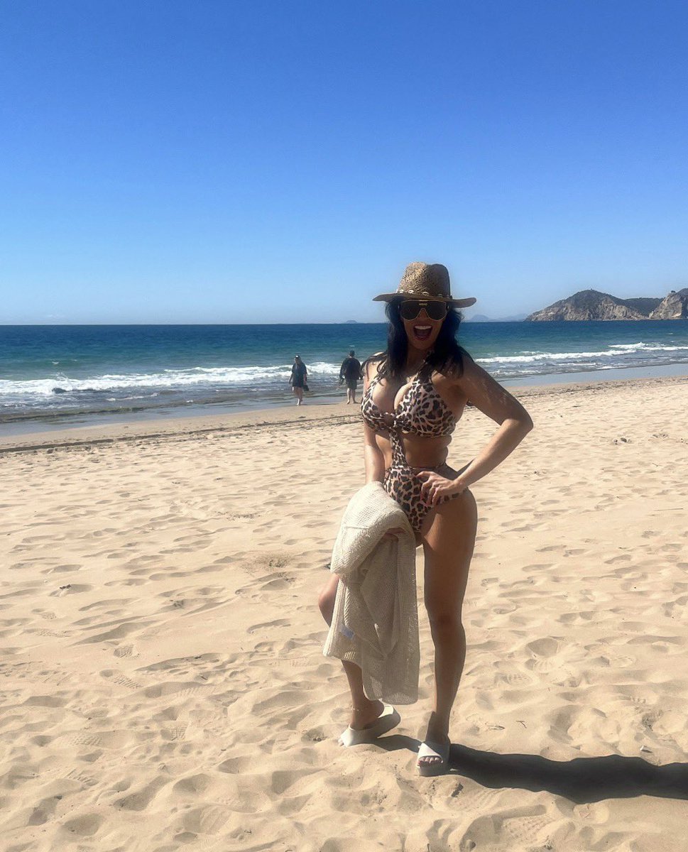 samina_monaghan's tweet image. Girlie 💕💕Beach 🏖️ Fun ☀️☀️☀️💚🍀😜💫💫💫
#cocktails 🍹 #girliefun
#family #beach #sunshine