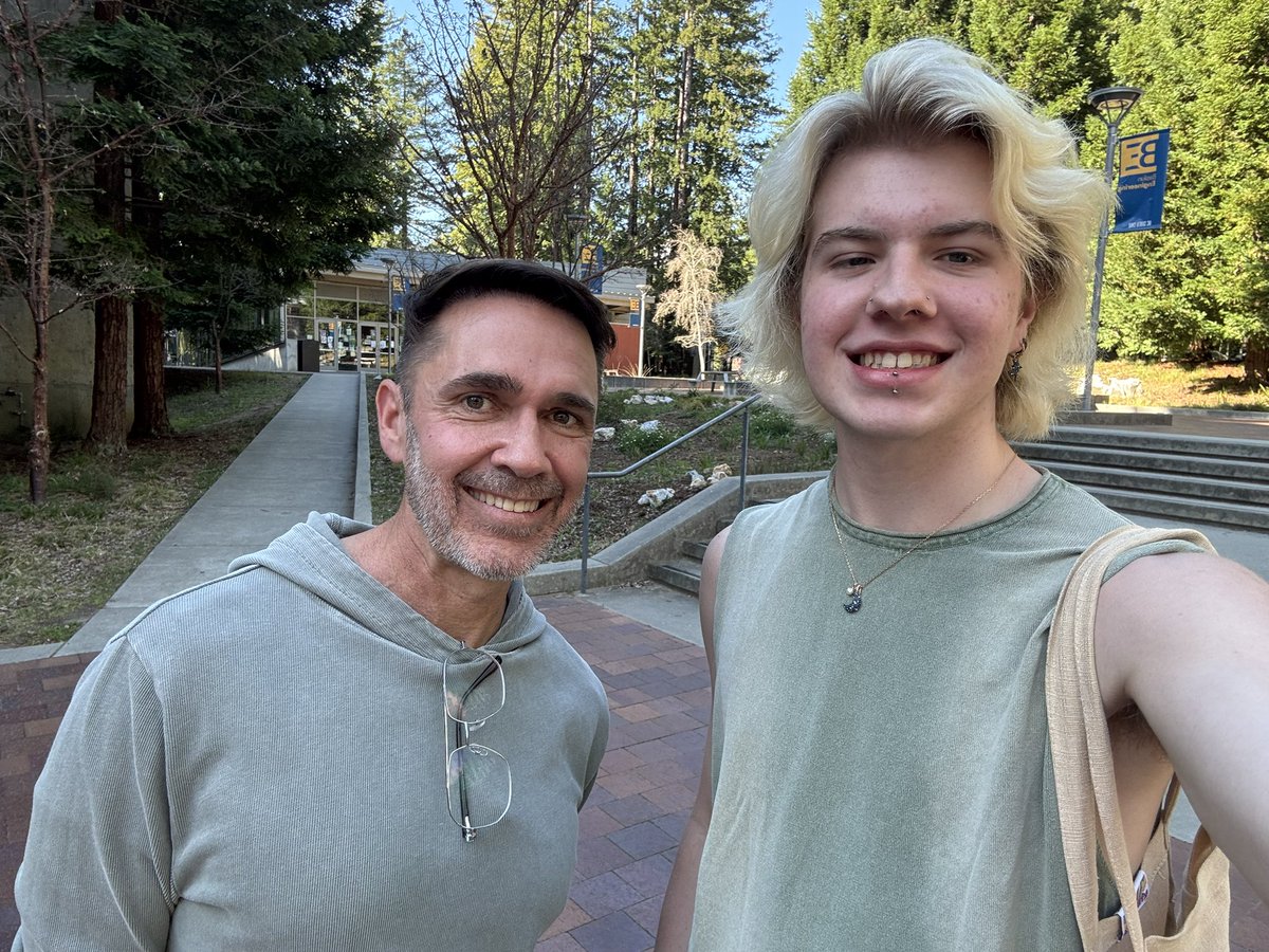 FoxesDeluxe tweet media