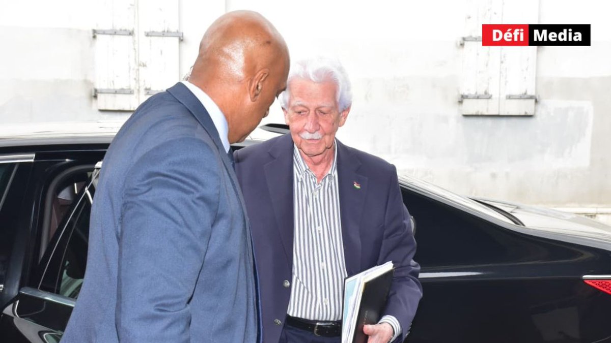 defimediainfo's tweet image. Bérenger : «Je ne serai pas au Parlement demain. Je verrai demain si je dois démissionner de mon poste de vice-Premier ministre» dlvr.it/TRWhXj #Bérenger #Parlement #MMM #Politique #Démission