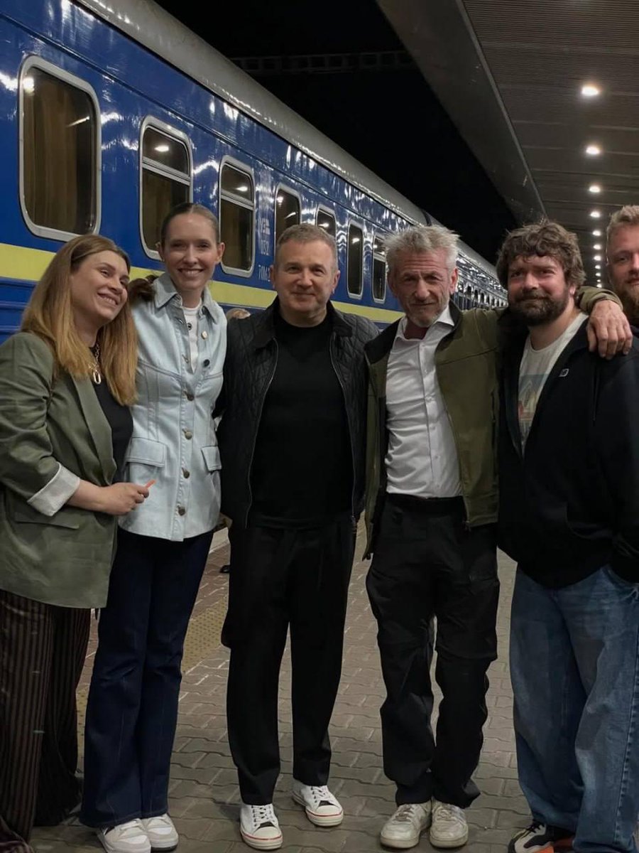 Sean Penn missed the Oscars ceremony where he received an Oscar, and went to Ukraine instead.

Thank you for standing with Ukraine, Sir! Congratulations!