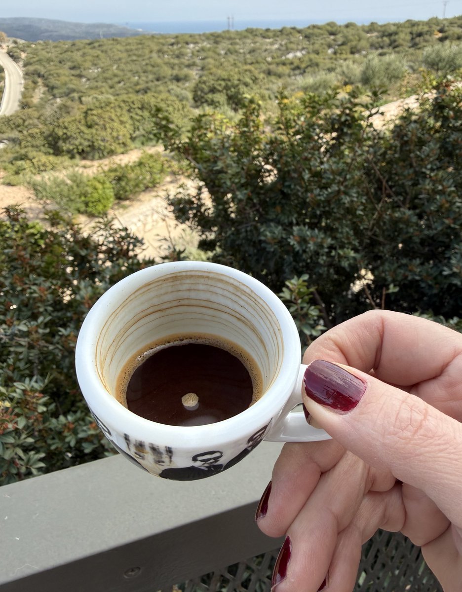 Komşuya kahveye geldim…
Καλησπέρα 🌿