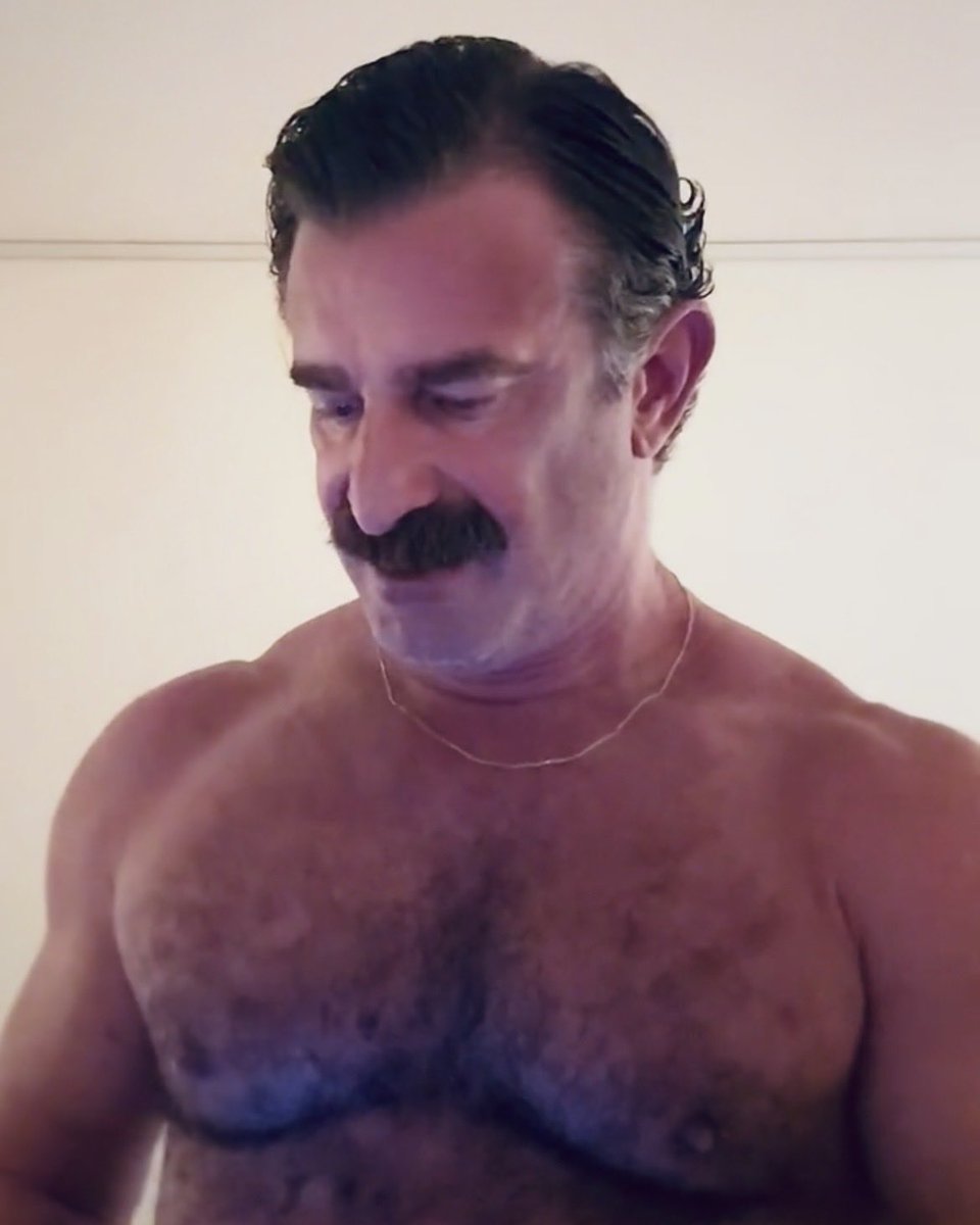 BttmHulk's tweet image. Men don’t peak at 25.
We peak when discipline catches up with time.

#discipline #mensfitness #oldschool #bodybuilding #aging