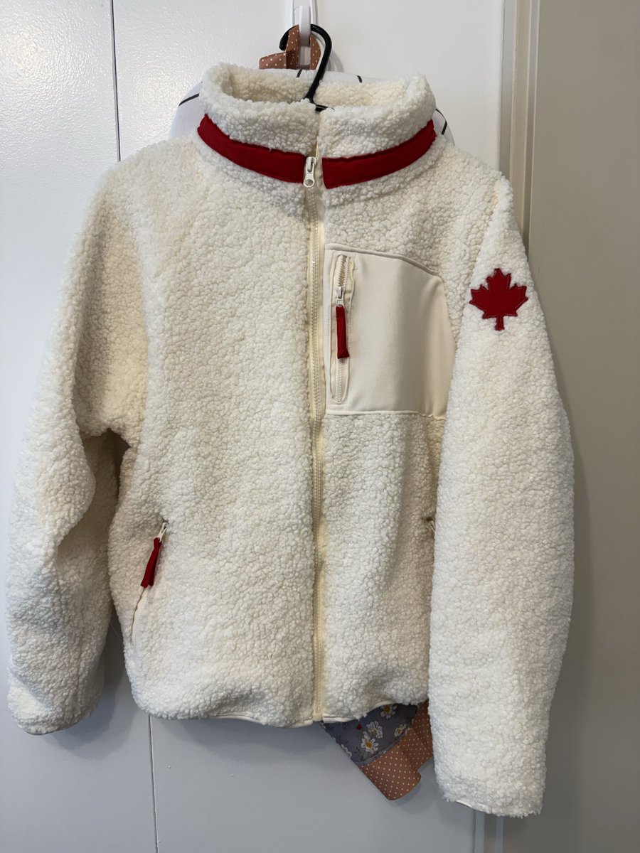 kari 🍒 lukas pr managing 🔜 from prague tweet media