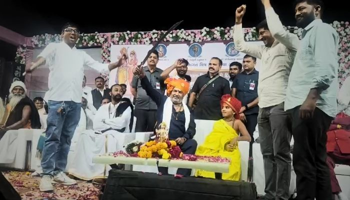 tv13gujarati's tweet image. કોળી સમાજના રખેવાળ તરીકે પરષોત્તમ સોલંકીની ગર્જના, બહેન-દીકરીઓને આપી રક્ષણની ખાતરી

tv13gujarati.com/news/parshotta…

#ParshottamSolanki, #KoliCommunity, #GujaratPolitics, #SocialLeadership, #tv13gujarati