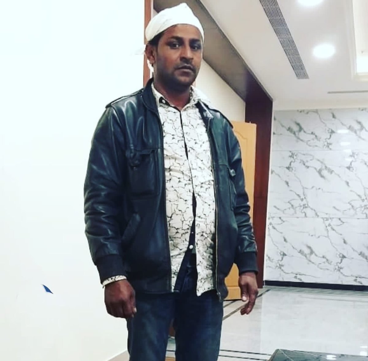 guider_ayoub's tweet photo. Bengaluru (Wilson Garden), Karnataka se ek dardnaak khabar — 45 saal ke Rashid Pasha, jo naya garage shuru karne ki taiyari kar rahe the, unhe allegedly local goons ne ‘hafta’ dene se-
#JusticeForRashidPasha #Bengaluru #StandWithMuslims #LawAndOrder #StopExtortion #HumanRights https://t.co/tQtslvfSXA