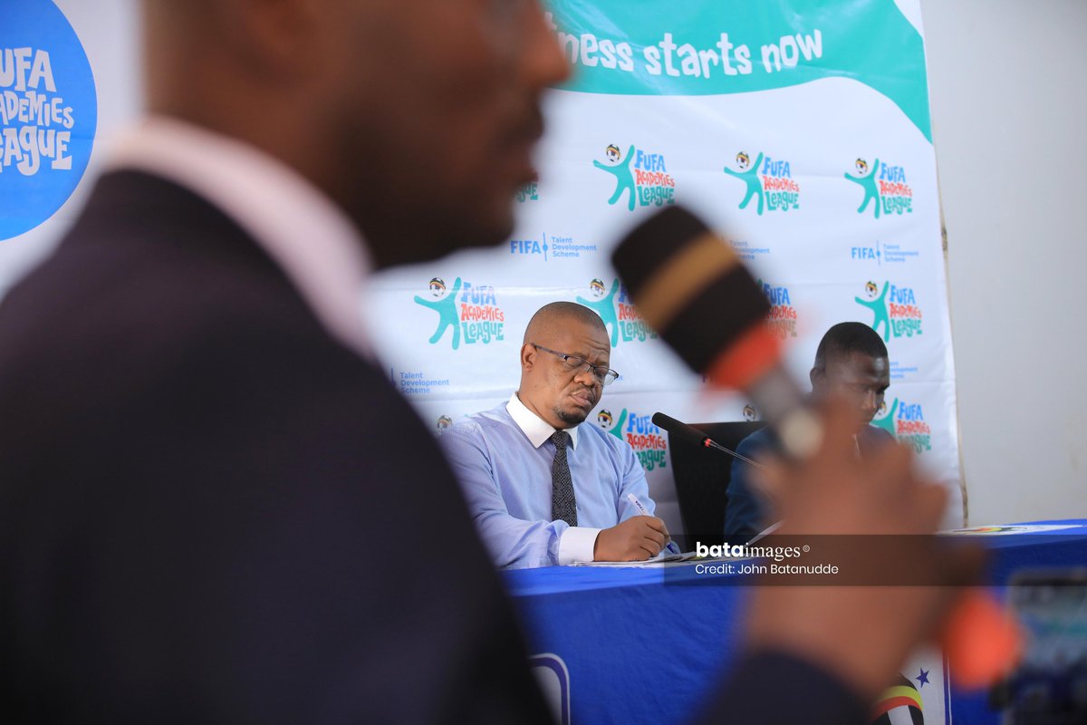 BataImages tweet media