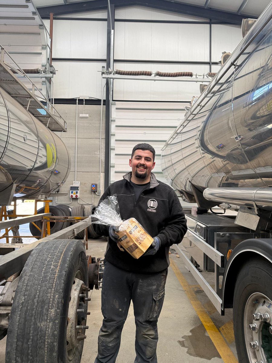 Hoy cumple años Luis Trujillo, un compañero que cada día demuestra que el buen trabajo también se construye con actitud, compañerismo y una sonrisa.
Una persona que siempre suma: responsable, profesional y con capacidad de hacer equipo y contagiar buen humor.
¡Felicidades!