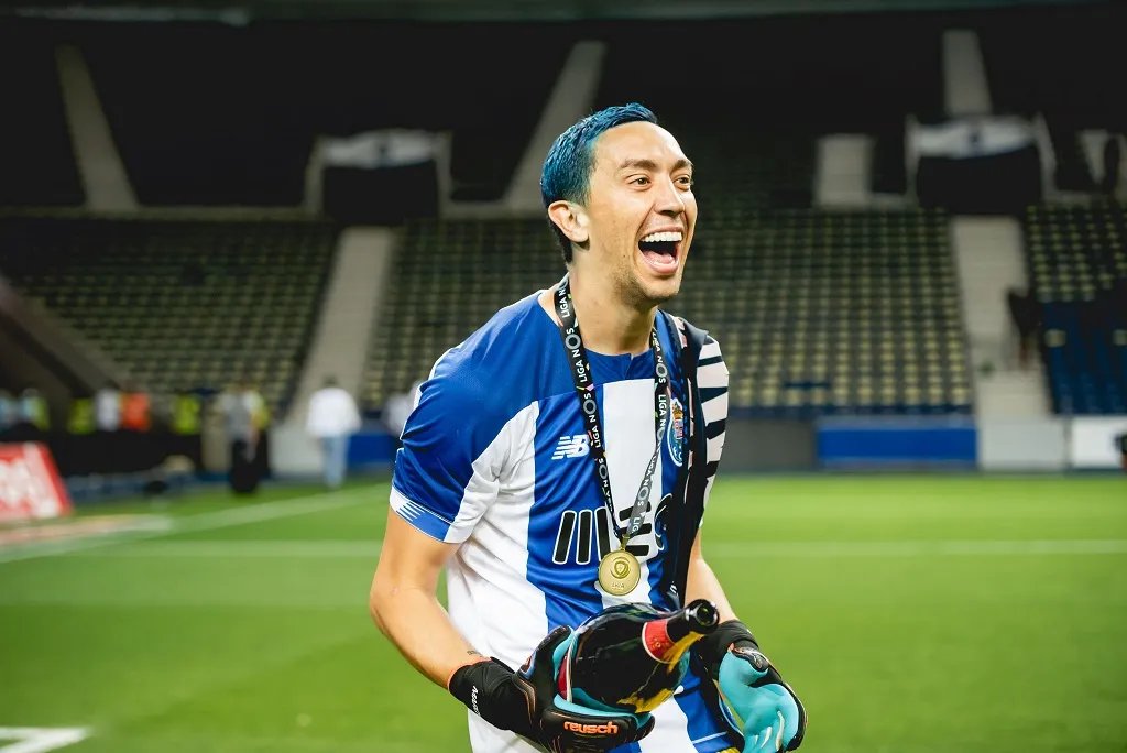 Opinião muito pessoal e acredito que vá contra a grande esmagadora maioria dos portistas, MAS é o meu guarda-redes preferido do FC Porto no séc. XXI. 

🙏💙