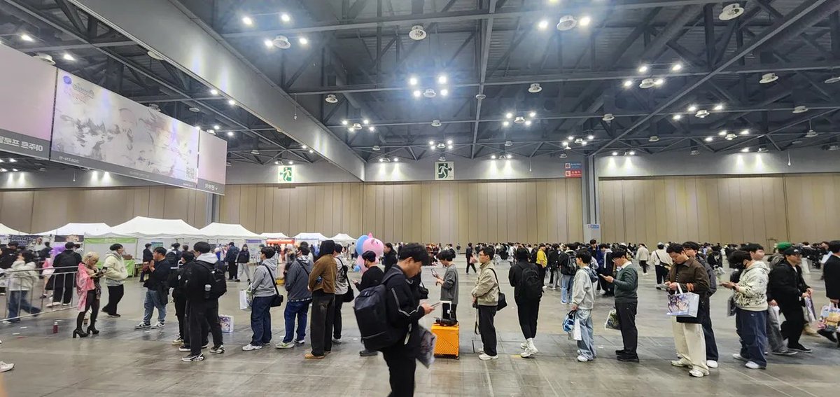 Official_Outerplane_Pub tweet media