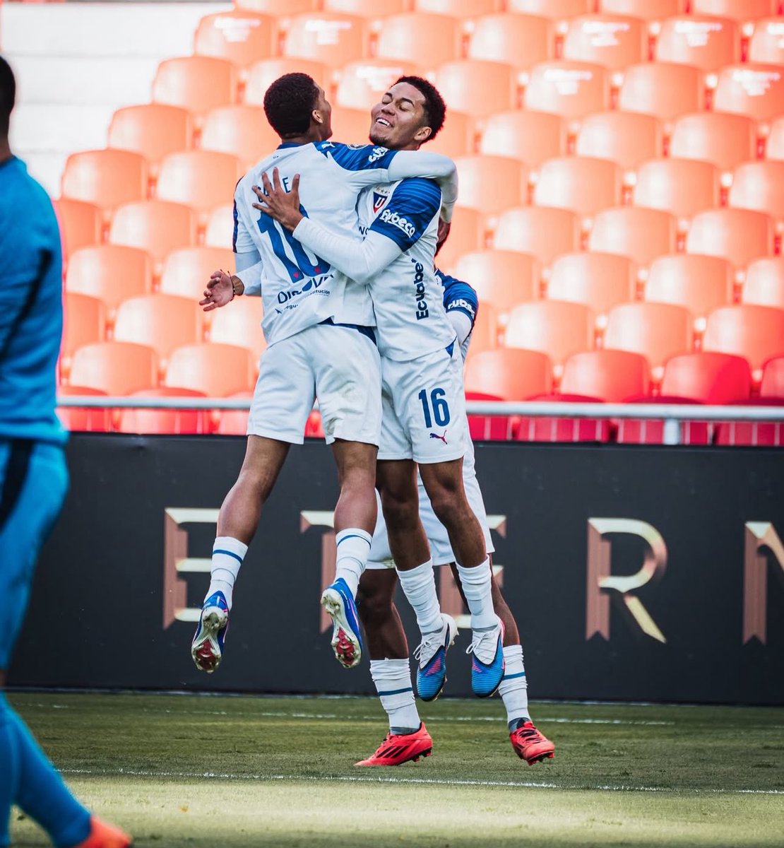 Copa Libertadores U20 ✅

Jandry Calle (2009) tuvo una destacada actuación en la <a href="/LibertadoresU20/">CONMEBOL Libertadores Sub-20</a> con tan solo 16 años. El 10 de Liga demostró ser uno de los jugadores con mas proyección en toda la competición.