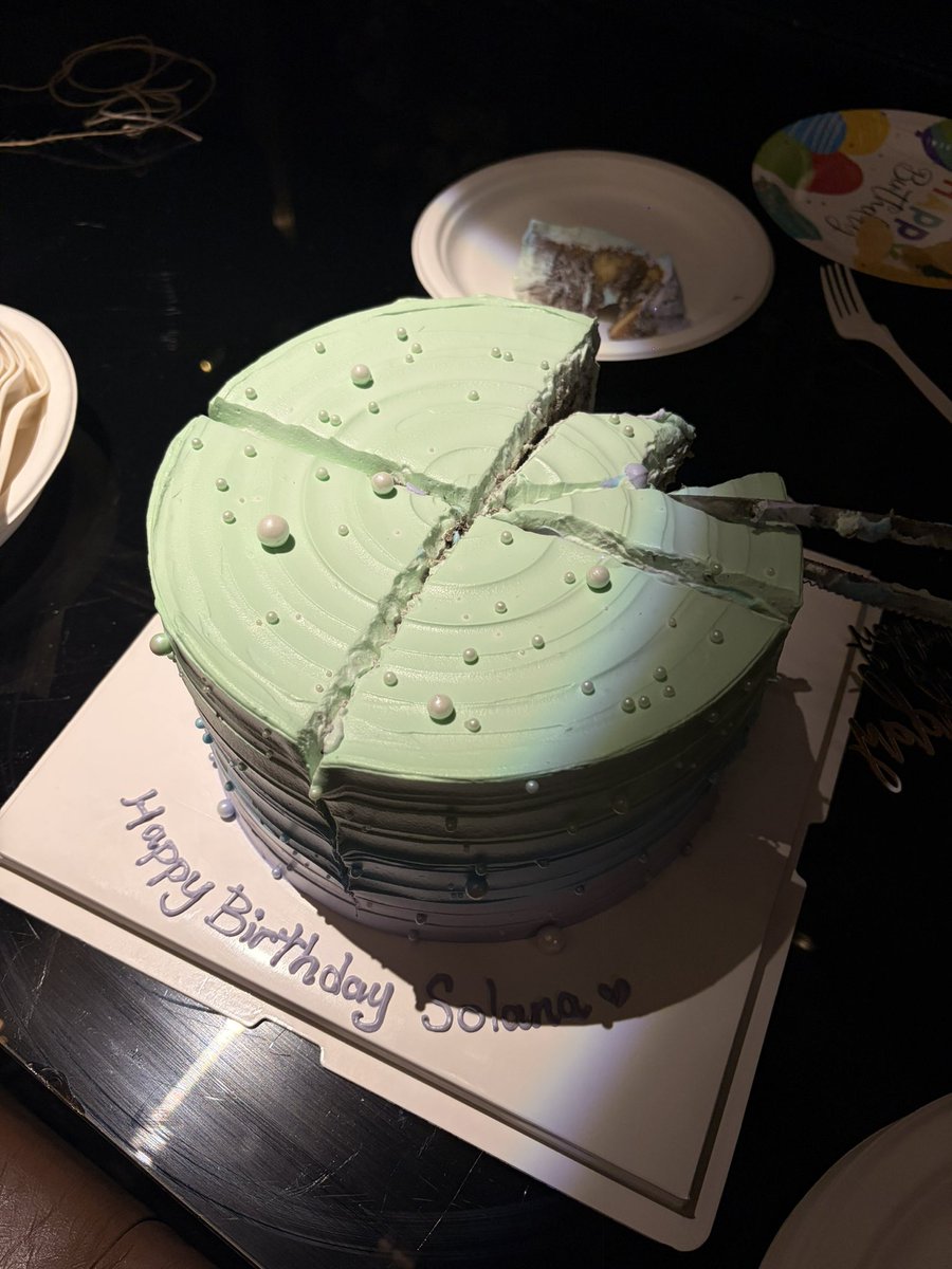 nikkideyy tweet media