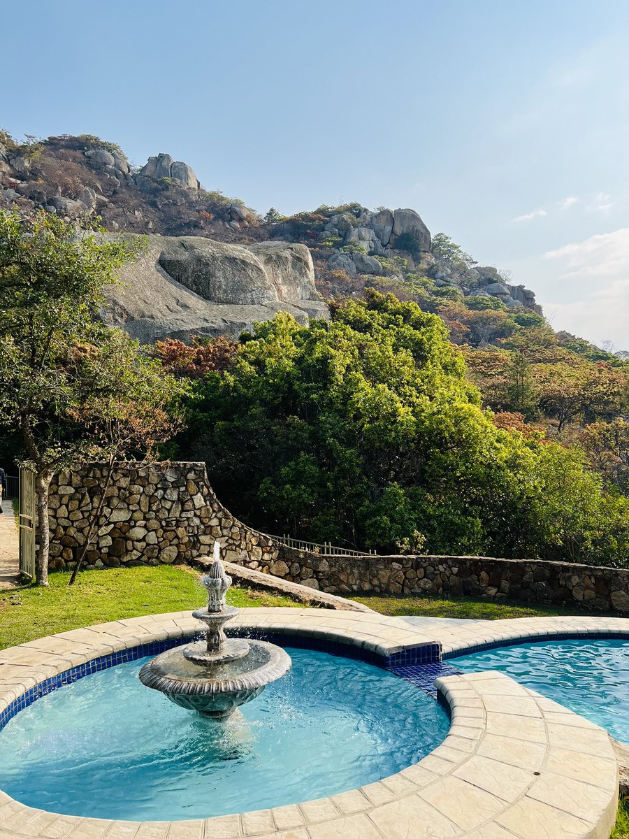 PTChimusoro's tweet image. Since Nyanga is one of my favorite destinations I’ll use examples from there: 

Inn on Rupurara which I believe is Mr favorite place in Nyanga! Pictures attached 👇🏾

Mountain Lakes Resort. 

And Froggy Farm. 

They’ve done so well in the past 3-4 years. 

#TravelZimbabwe