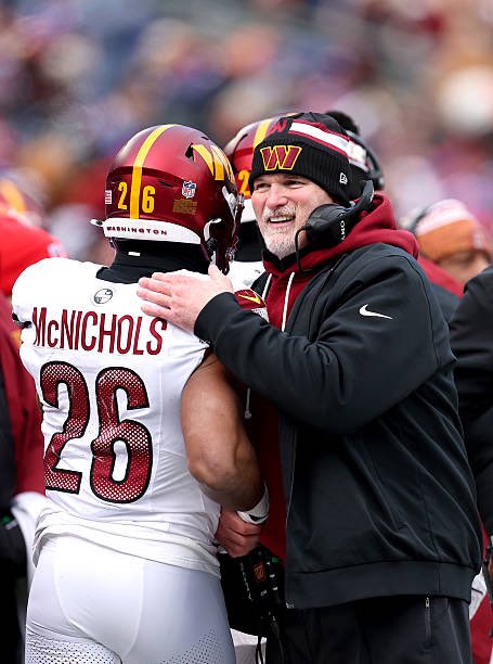 Free-agent RB Jeremy McNichols is returning to Washington on a one-year deal, per sources.

Washington’s current backfield now will include McNichols, Bill Croskey-Merritt, Rachaad White and Jerome Ford.