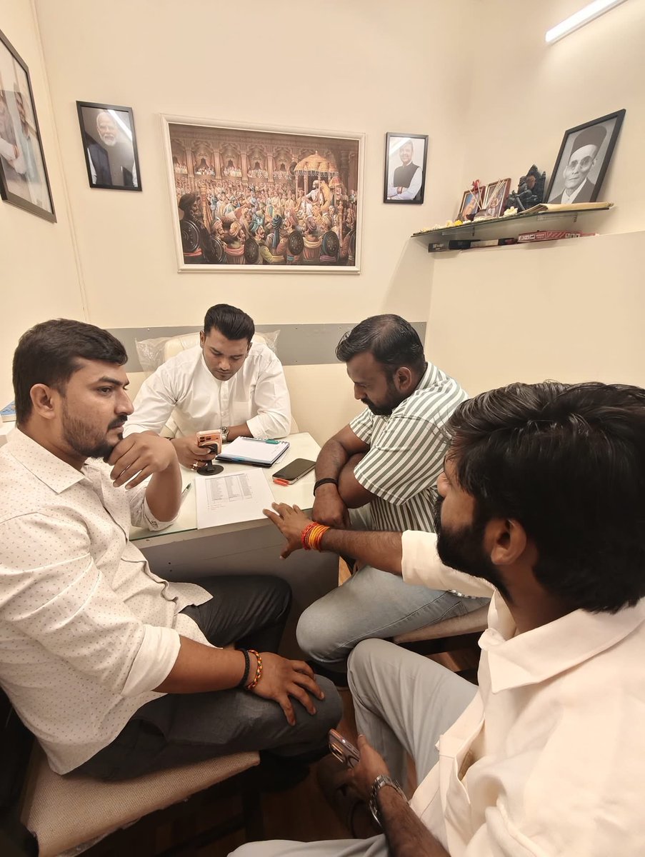 आज भारतीय जनता युवा मोर्चा, उत्तर पश्चिम जिला की संगठनात्मक गतिविधियों को लेकर जिला अध्यक्ष डॉ. केयूर प्रमाणिक जी ने समीक्षा बैठक ली, जिसमें जिला महामंत्री श्री हेमंत वाटेगांवकर जी एवं श्री अजीत यादव जी उपस्थित रहे।

संगठन को जमीनी स्तर पर मजबूत बनाने पर चर्चा हुई।