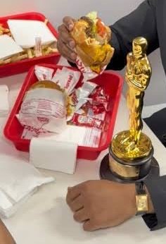 The commentator tweet media