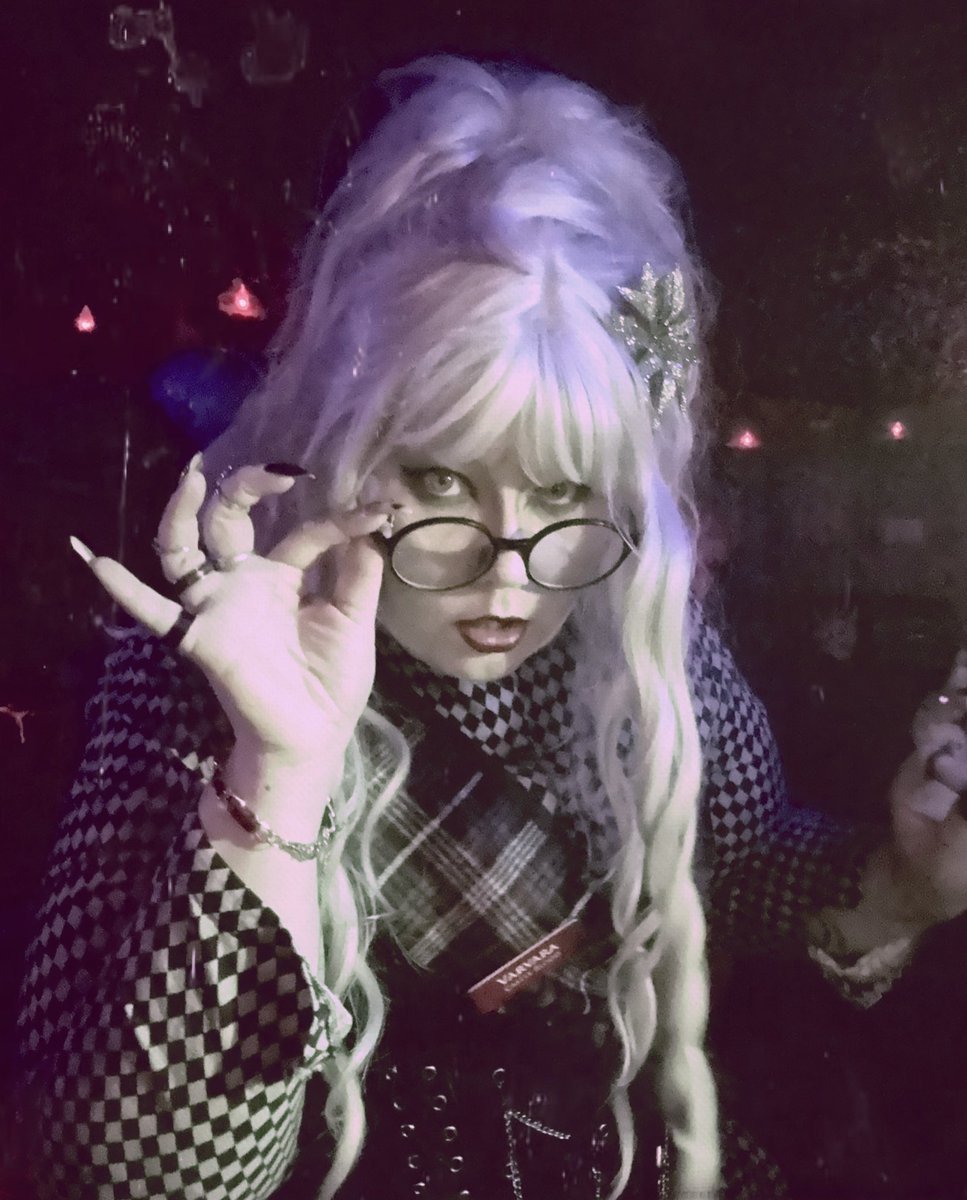 Mells Die In 🖤 tweet media