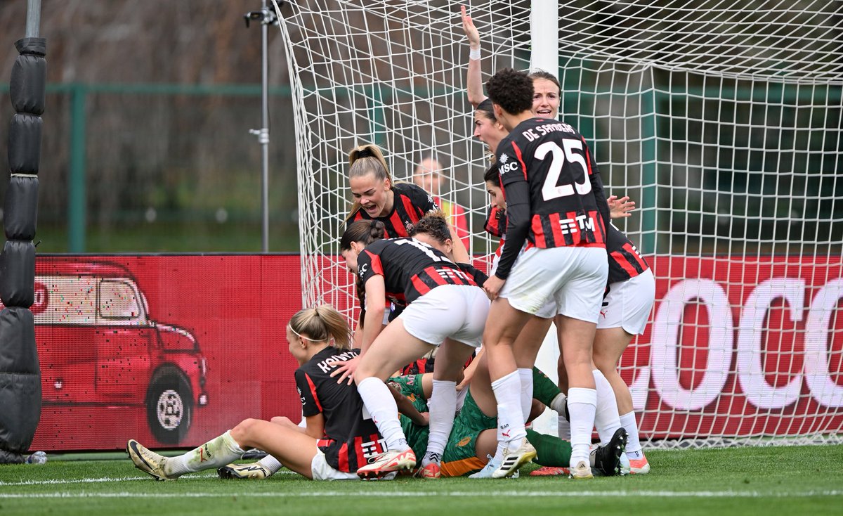 Suzie_B_3's tweet image. Important win against Juventus!

Great team performance and a strong willingness to win from everyone on the pitch. Proud of the fight, the mentality and the way we worked for each other 🔴⚫️

#teamperformance #teamwork #awaywin #fighttogether #proudcoach