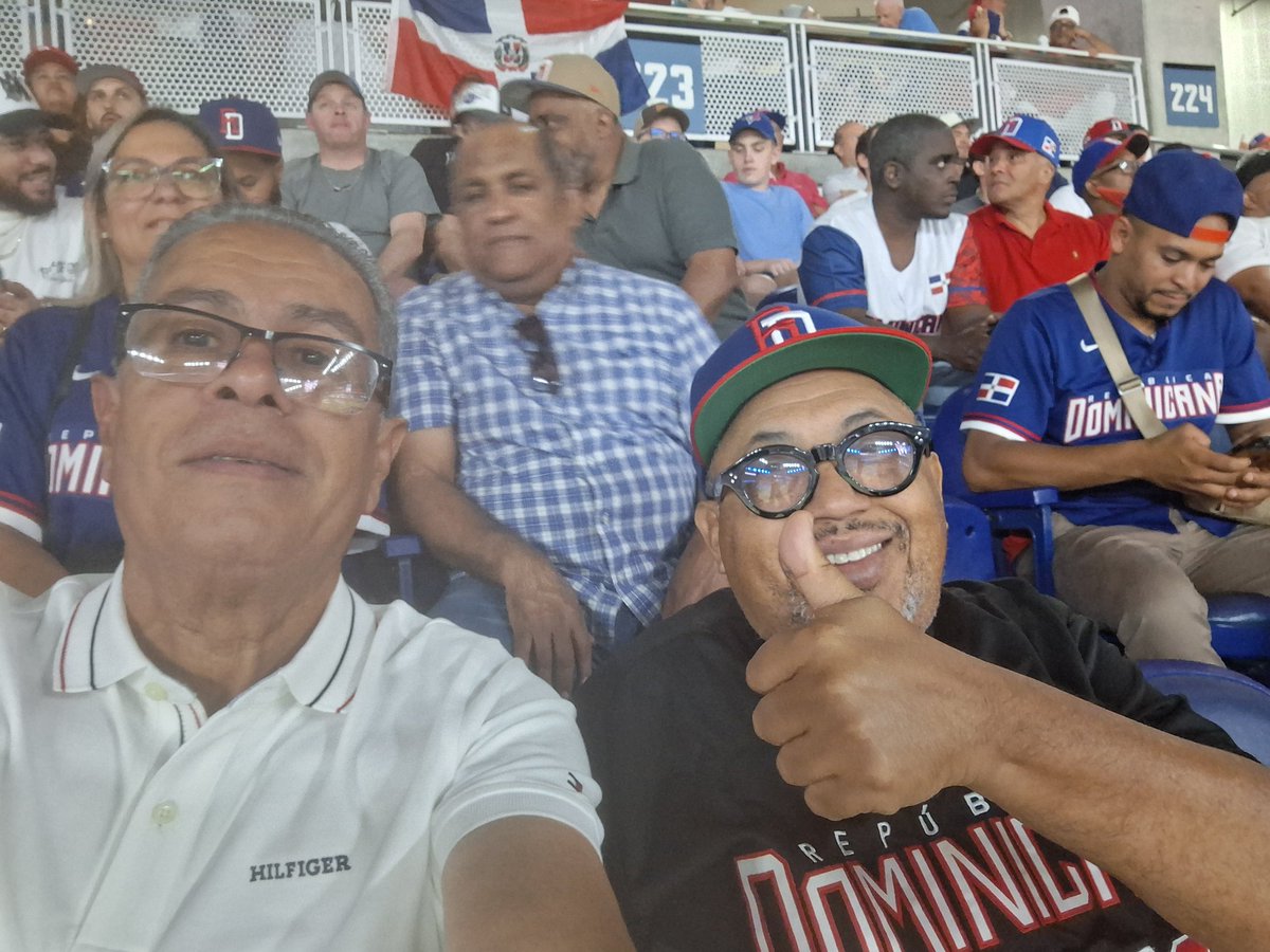 CabreraAmerico's tweet photo. Con el presidente de la Asociación de Cronistas Deportivos de Santo Domingo, el amigo Américo Celado en el Loan Depot Park. https://t.co/lu0fqOOmy1