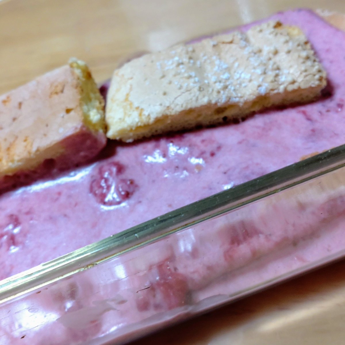 neemmms's tweet photo. たしか苺のシャルロットを作ったはずなのだが https://t.co/0WGXm0qt3A