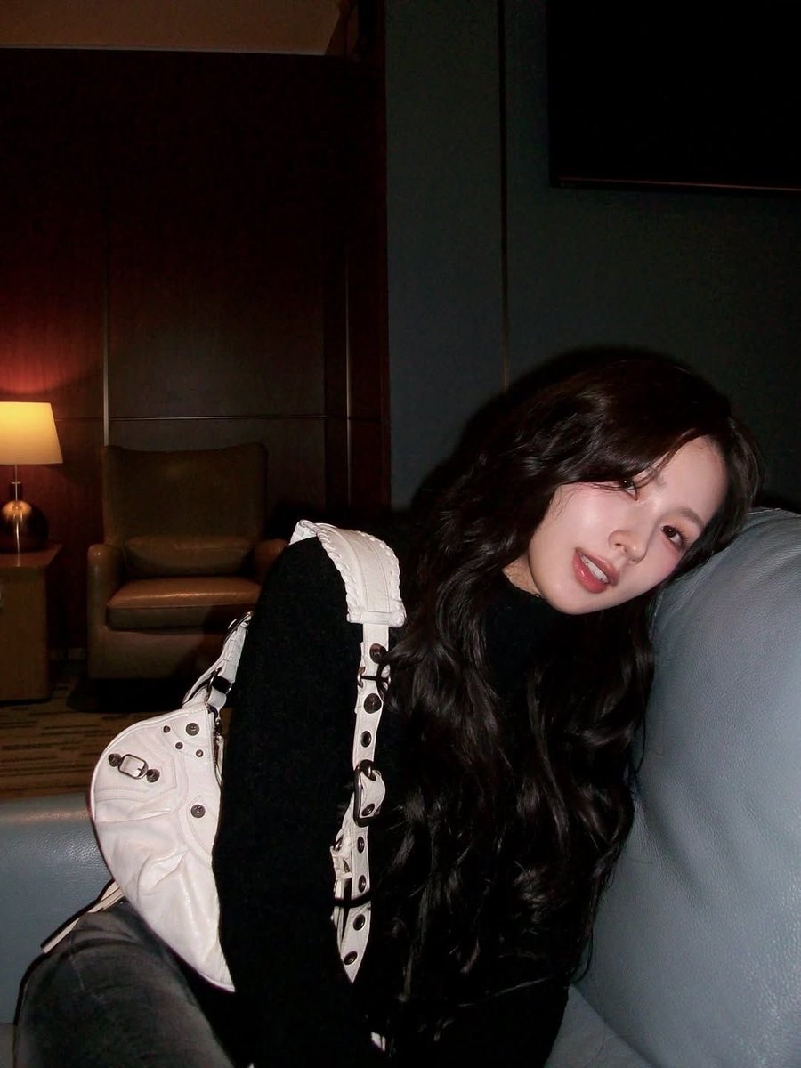 𝑺𝒂𝒔𝒉𝒊. tweet media