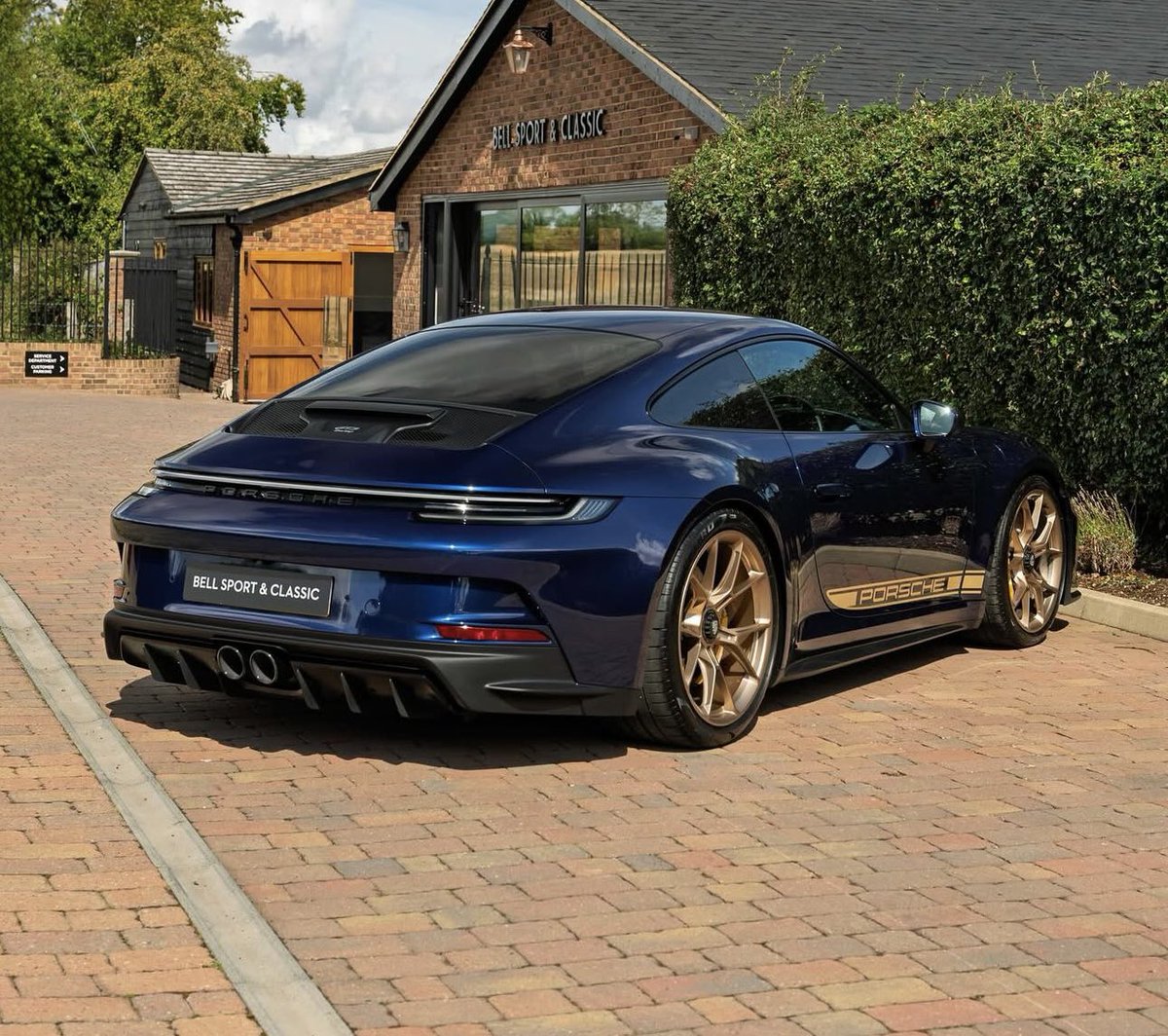 Porsche Club tweet media