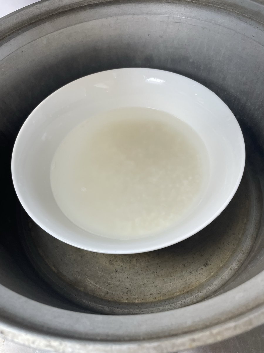 topik612's tweet photo. 台湾でたまに食べたくなる白いご飯
思い切って台湾のセブンで米を買って、電鍋で炊きました。
初めて炊いてみたけどうまく炊けた。　
簡単に出来るし電鍋って思ったより便利だな。お米美味しかった😋 https://t.co/IkLL4BHq9K