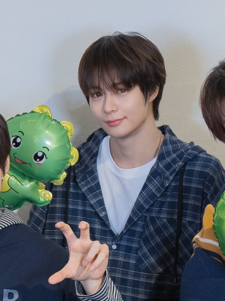 Si bapak..... kencan yok 👀🤭

#효 #유어즈 #HYO #YUHZ