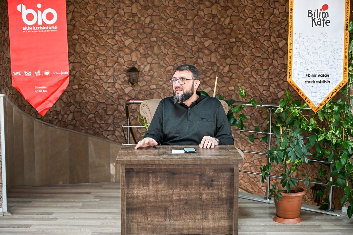 KMU_Bilim's tweet photo. Üniversitemiz Bilim İletişimi Koordinatörlüğü tarafından Yunus Emre Kültür Evi’nde düzenlenen Bilim Kafeetkinliğinde, “Ramazan Bize Ne Söyler?” başlığı ele alındı.
İlahiyat Fakültesi Öğretim Üyesi Doç. Dr. Mustafa Başkonak’ın konuşmacı olarak yer aldığı programda +++ https://t.co/eS5rmodeuL