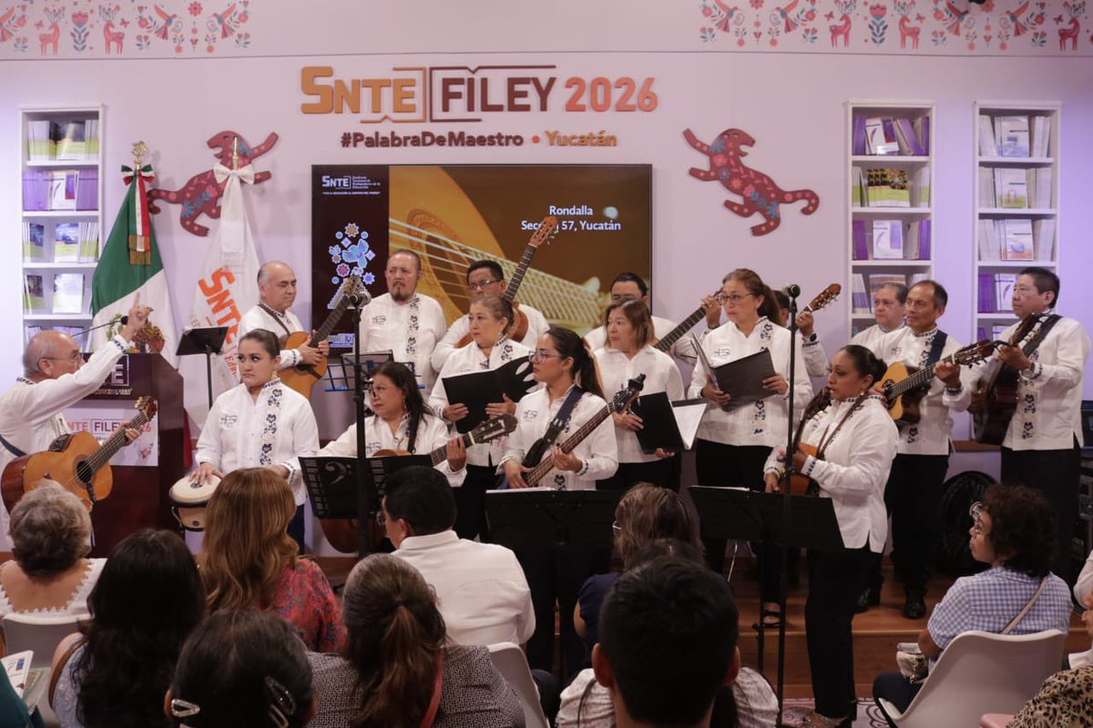 SnteNacional's tweet photo. #PalabraDeMaestro ✍️

🎶 Voces que abrazan el alma y guitarras que pintan emociones son parte del repertorio de la Rondalla de la Sección 57 #Yucatán, quienes nos regalan coros y música que laten juntos en el Ágora del #SNTE. https://t.co/frsZkFn4wY