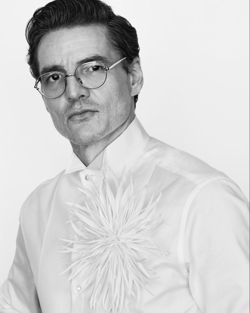 PedroPNation's tweet photo. New: Pedro Pascal in Custom Chanel

📸 Daniel Jackson https://t.co/GSHHihBYjc