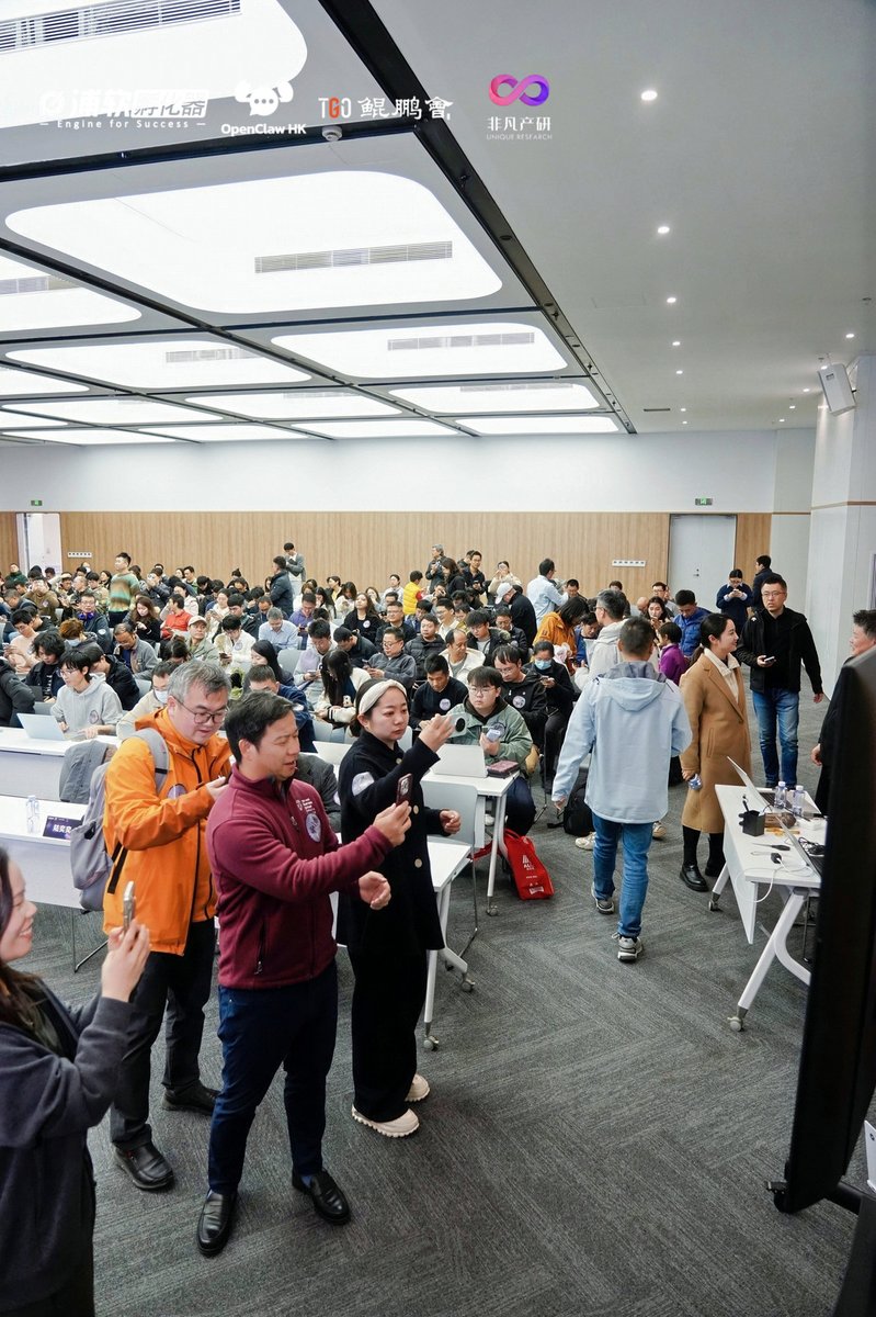 OpenClaw_ASIA's tweet photo. OpenClaw Shanghai wrapped up this past weekend.

400+ developers, builders, and AI enthusiasts gathered at Shanghai Pudong Software Park.

Packed rooms, live demos, people installing OpenClaw together, and constant idea exchange across the room.

One moment from the stage:

OpenClaw HK → OpenClaw Asia.

More highlights coming soon.