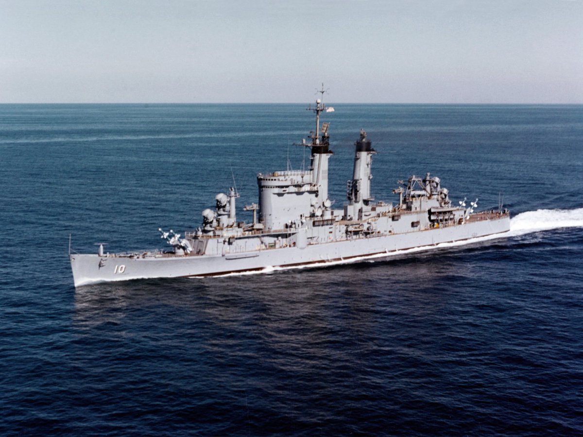 muginekosikikan's tweet photo. #深夜だから何言っても許される
1950〜1980年代にかけてアメリカ海軍が保有していた大戦型巡洋艦を魔改造したミサイル巡洋艦達っていいよね https://t.co/vfQiv950t7