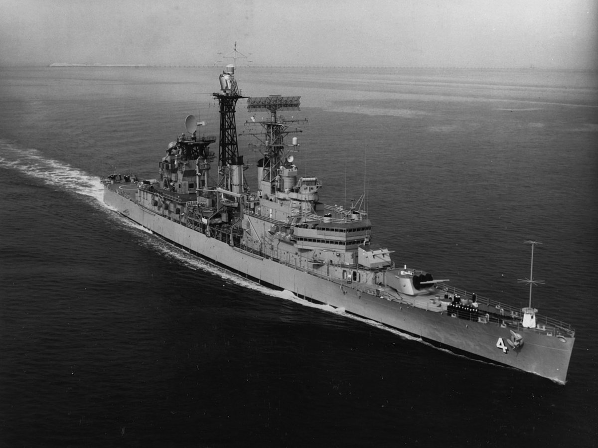 muginekosikikan's tweet photo. #深夜だから何言っても許される
1950〜1980年代にかけてアメリカ海軍が保有していた大戦型巡洋艦を魔改造したミサイル巡洋艦達っていいよね https://t.co/vfQiv950t7