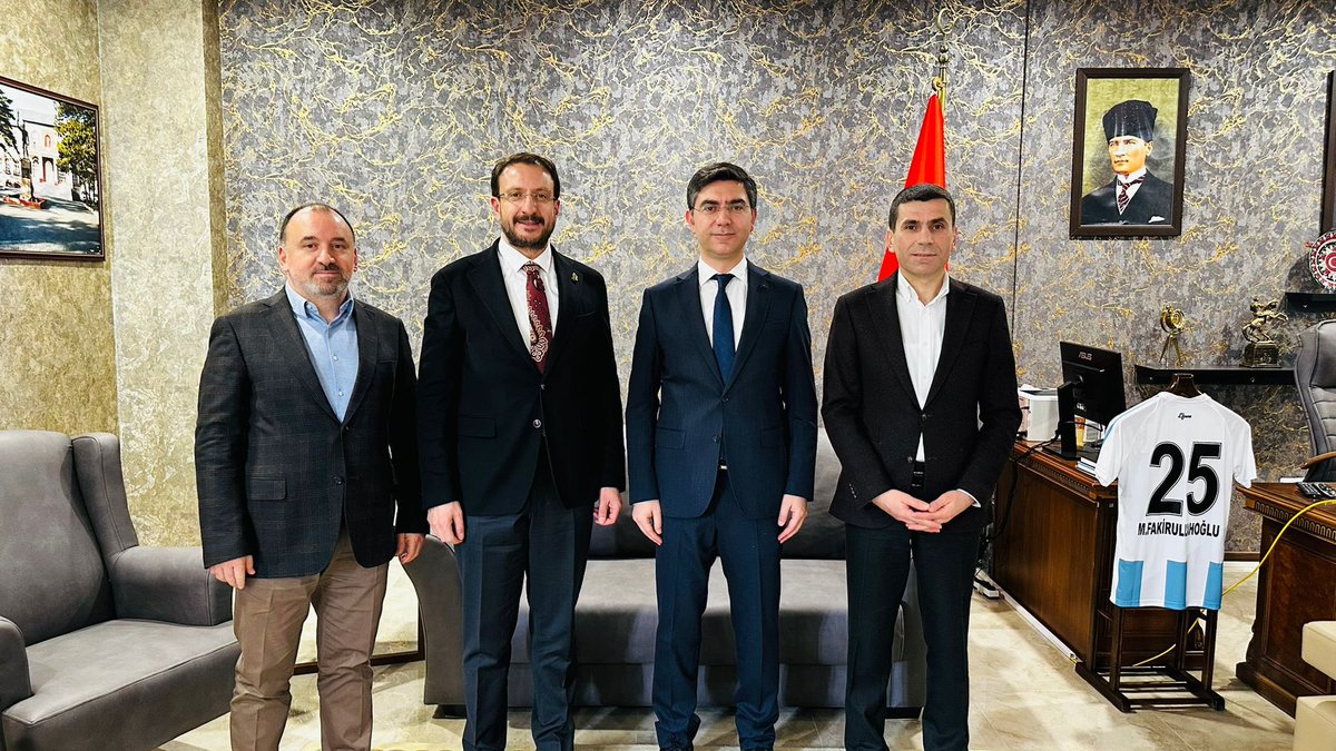 Recep_ayd25's tweet photo. 📍 Erzurum 

Orta Anadolu Bölge Koordinatörümüz Haktan Ömeroğlu ile birlikte, Erzurum Şehir Hastanesi Başhekimi olarak göreve başlayan Dr. Mesud Fakirullahoğlu’nu ziyaret ederek hayırlı olsun dileklerimizi ilettik.

Kendisine yeni görevinde başarılar diliyorum.@HaktanOmeroglu https://t.co/5YTbuSSyJT