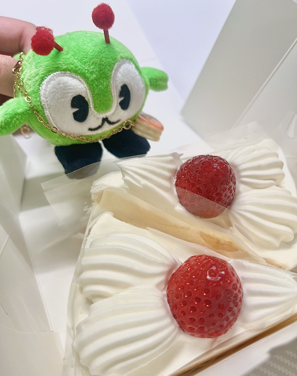 私お誕生日おめでとう‼️みんくるの分のケーキあるよ‼️食べな🎶