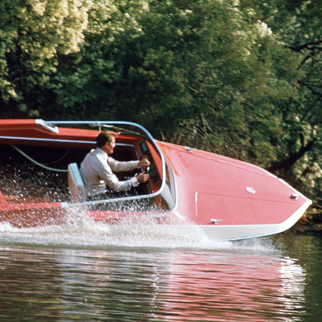 James Bond tweet media