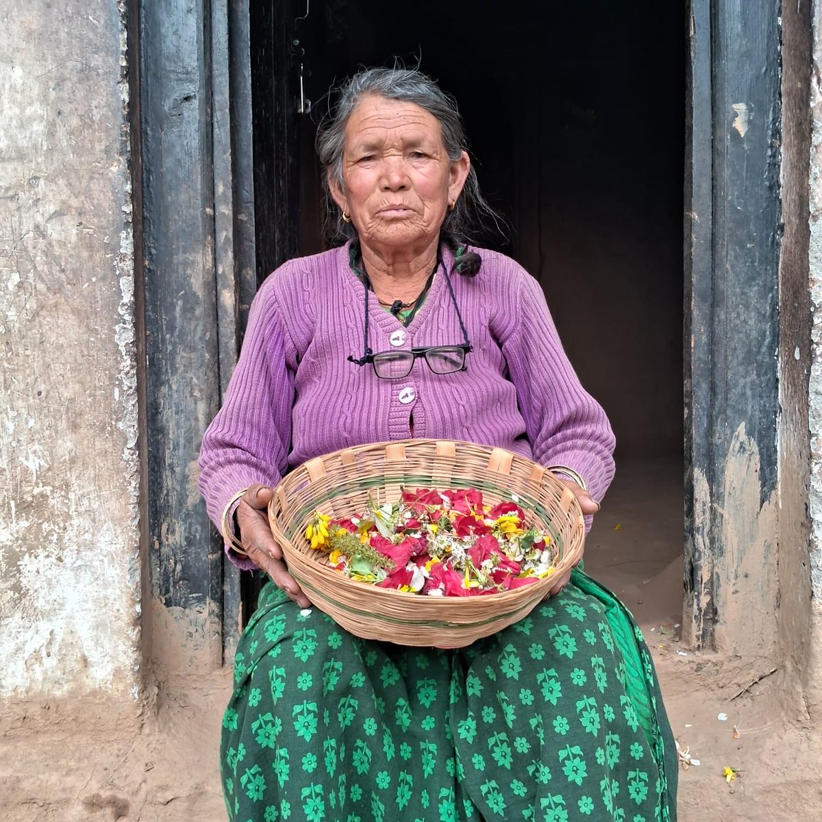aboyfromgarhwal's tweet image. Sharing some beautiful moments of my family  from Phooldei festival . In our Pahadi culture, nature is not just around us—it is part of our family. These traditions remind us how deeply we are connected to our land, flowers, and mountains. 🌸🏔️
#phooldei #nature  #pahad