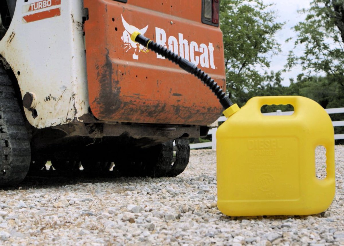 ezpourspout's tweet image. The difference is in the design.

EZ-POUR® gives you flexibility, reliability, and a clean pour. So fueling your equipment is the easiest part of the job.

#EZPour #BuiltBetter #FuelFlow #PowerReady #EasyFueling