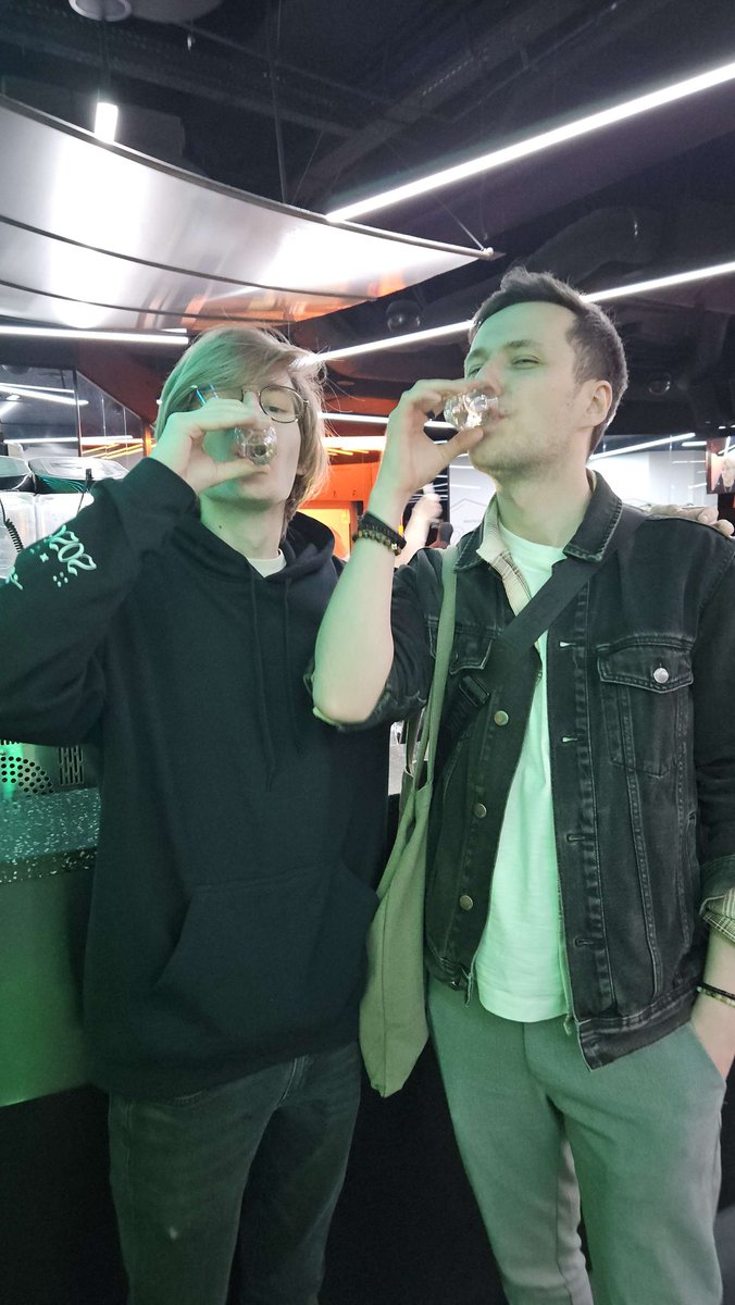 akemi_adc's tweet photo. #KEL4 finally got THE picture with @cristovo017 (iykyk), thanks everyone for the event and i will drop more photos when i get back home love you all <3 https://t.co/Y1sGAw2YEB