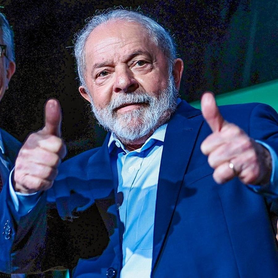 > Só 12% das obras de Lula na educação foram cumpridas.

> Das 2443 escolas prometidas, apenas UMA foi entregue.

> O governo gastou mais com cartão corporativo (R$ 1,4 bi) do que com obras educacionais (R$ 1,2 bi).

> Brasil tem 826 mil crianças esperando creche.

Baita governo.