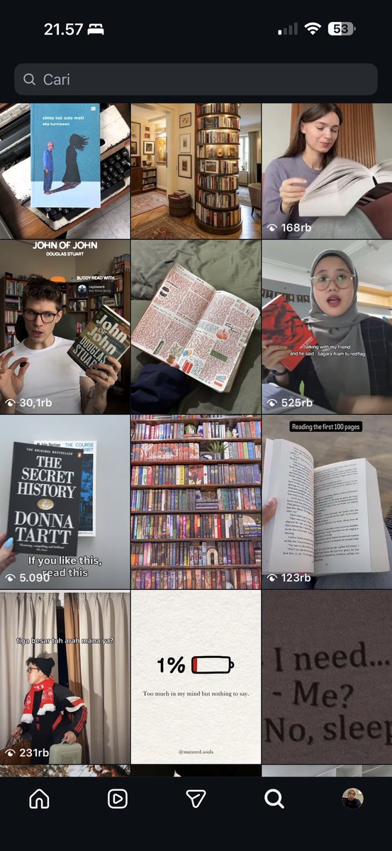 naylaiffah's tweet photo. IG explore-ku biasanya isinya gak jauh2 dari konten buku. Kalo tiba2 ada konten bola, apalagi emyu itu sungguh anomali. https://t.co/t0aBmoPcu5