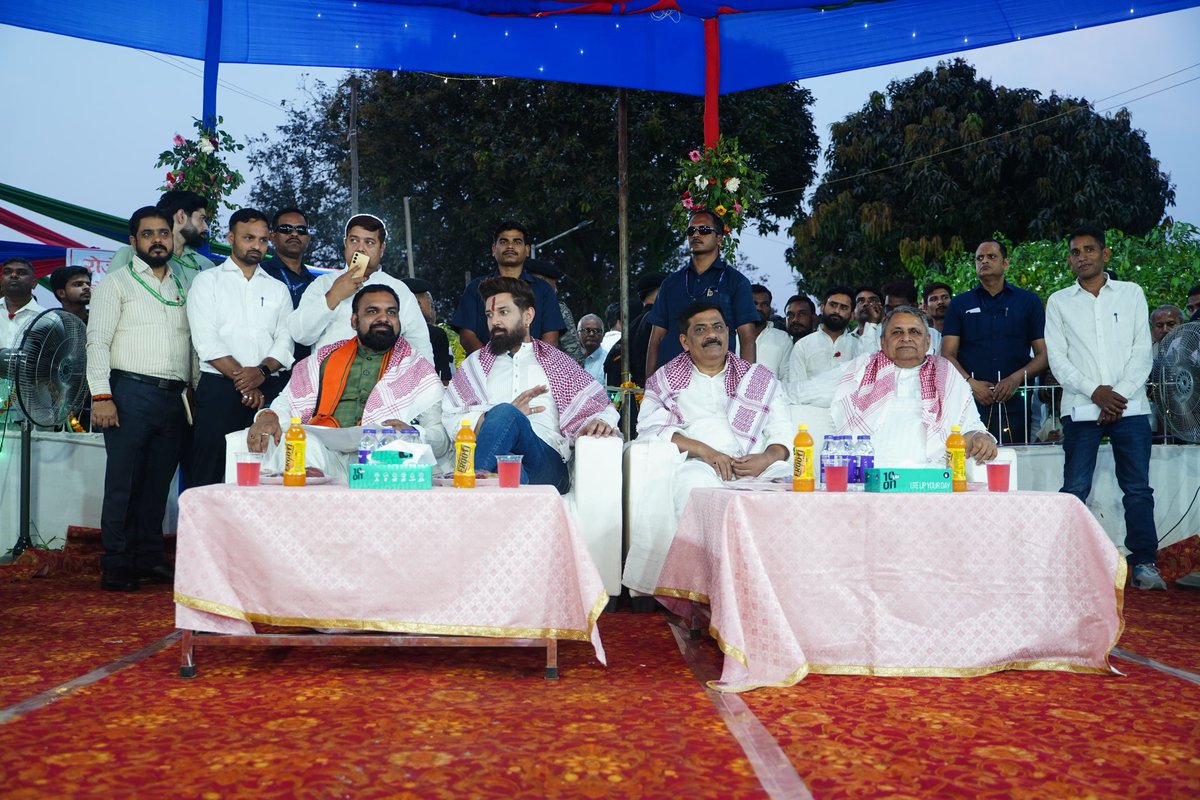 LJP4India's tweet photo. आज बिहार प्रदेश कार्यालय 1-व्हीलर रोड,पटना में पार्टी द्वारा आयोजित दावत-ए- इफ्तार में शामिल हुए जदयू के कार्यकारी राष्ट्रीय अध्यक्ष श्री संजय झा जी एवं बिहार सरकार में माननीय मंत्री श्री विजय चौधरी जी। https://t.co/YuTbkyNSDP