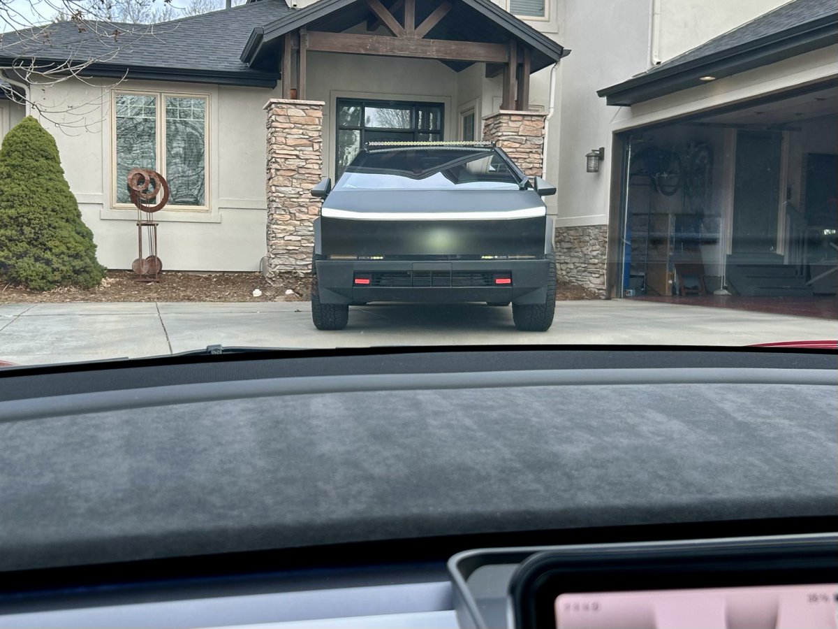 Dan from Spotted Model: Cars & Tech tweet media